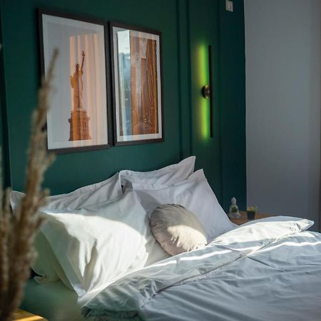 Blloku Area Modern App - The Nest Apartment Tirana Exterior photo